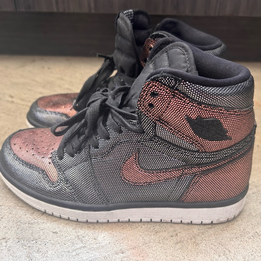 Jordan 1 Retro High Rose gold